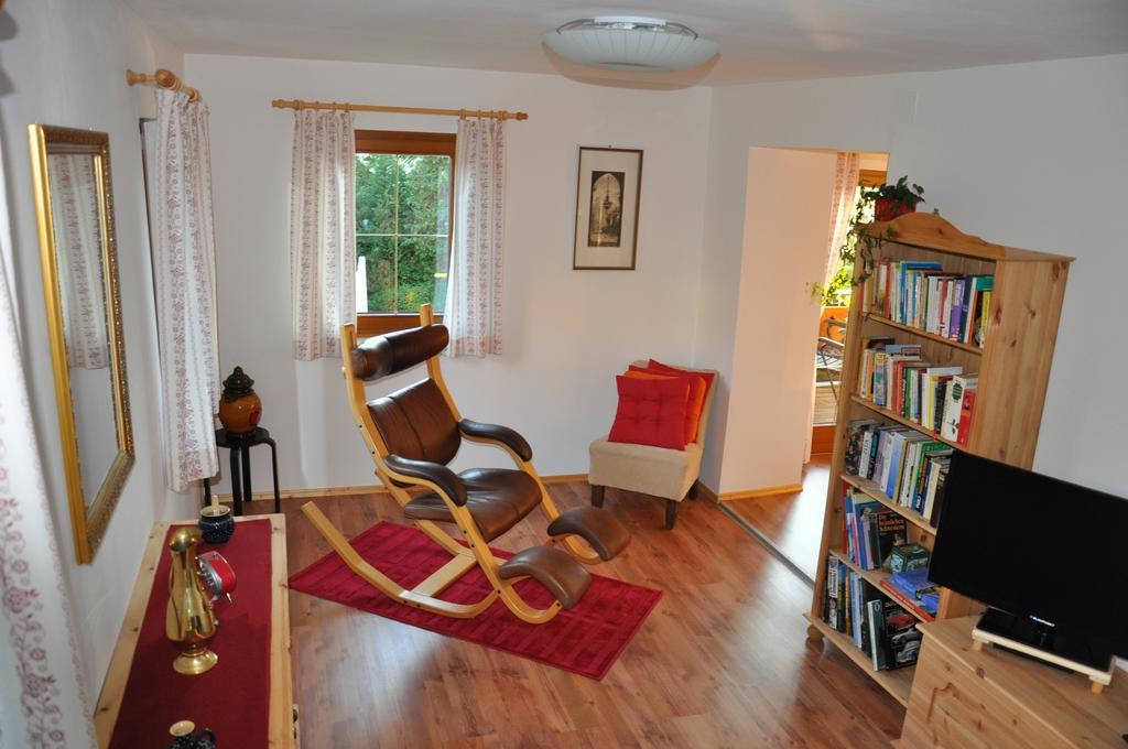 Ferienhaus Sapplerhof Милщат Стая снимка